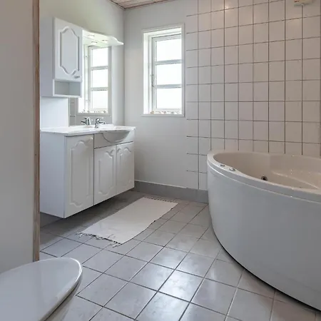 Сasa de vacaciones Three-bedroom In